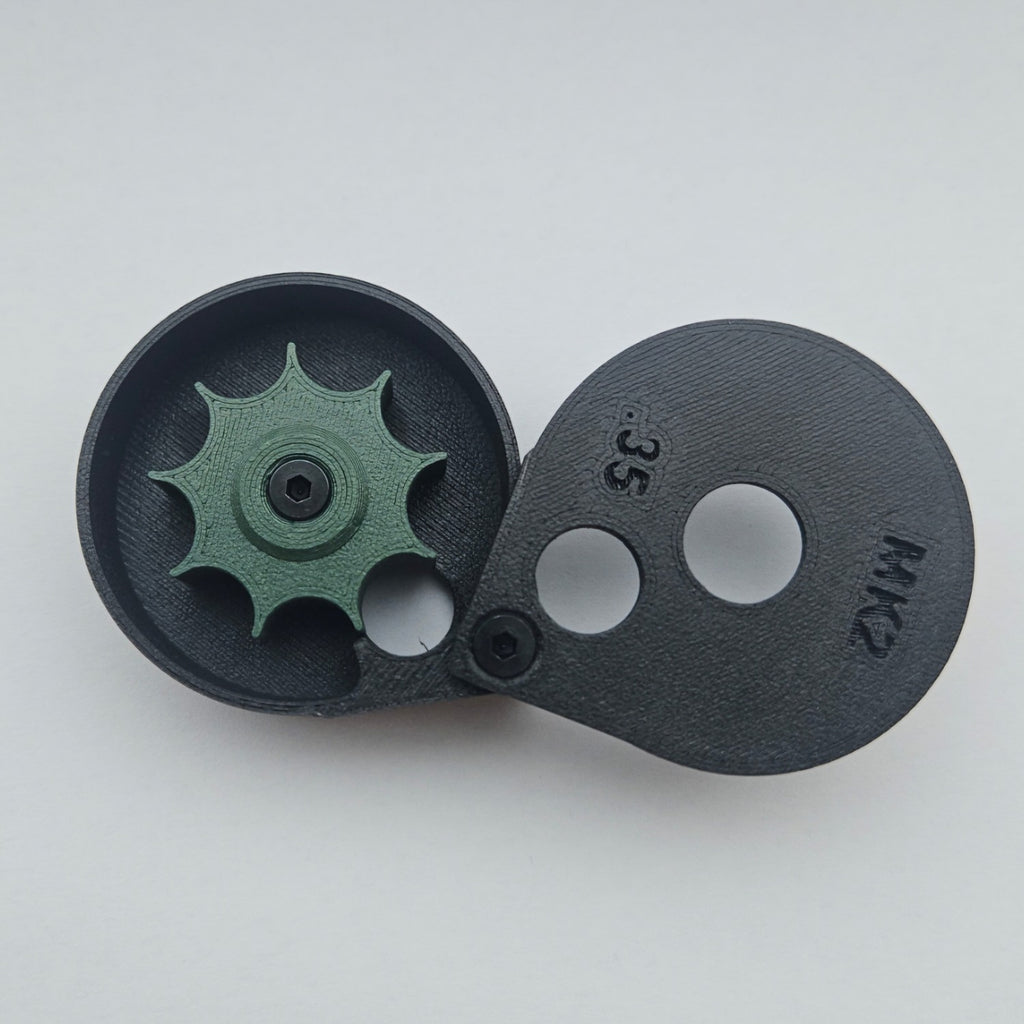 Magazin für AEA HP Max MK1 / MK2 in .35 (9 mm), 9 Schuss, Linkslader von MAV3D – geöffnet mit Trommel