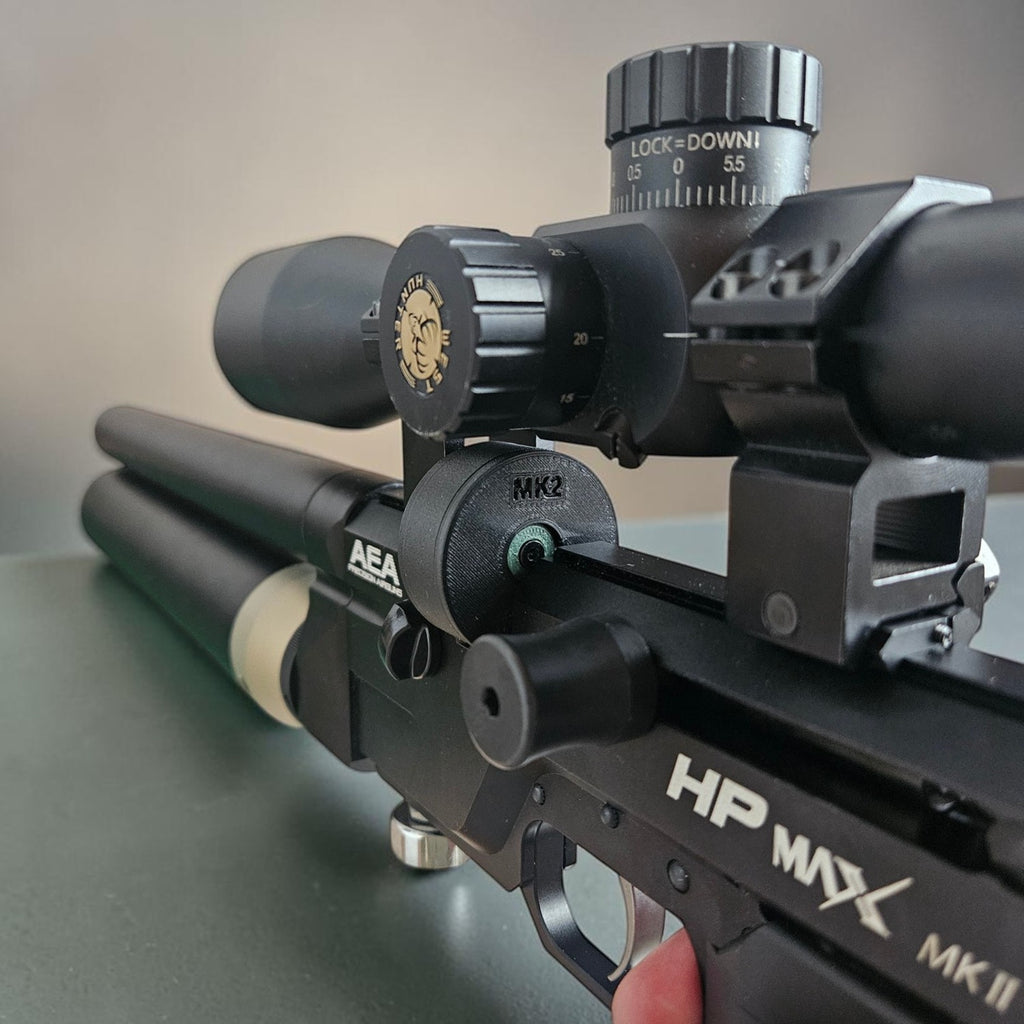 Magazin von MAV3D eingesetzt in einer AEA HP Max MK2 mit Zielfernrohr